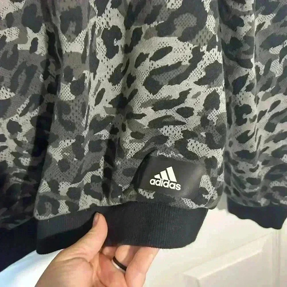 Adidas Women All Over Cheetah Print Pullover Crew. Size Large. Black. - Picture 6 of 11